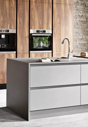 LISTWA KORYTKOWA POJEDYNCZA "L"  CZARNA 5000MM